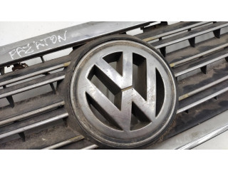 Передняя решётка Volkswagen Phaeton 2002-2016 года 3D0853651      