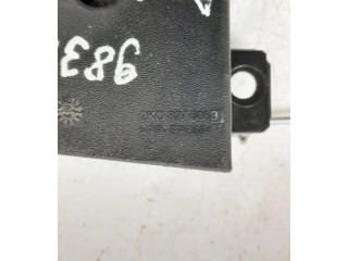 Zámek zadních dveří 2K0827506B   Volkswagen Caddy 2007