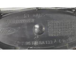 Передняя решётка Ford Fiesta 1995-2000 года 1021902, 96FB8A133AC      