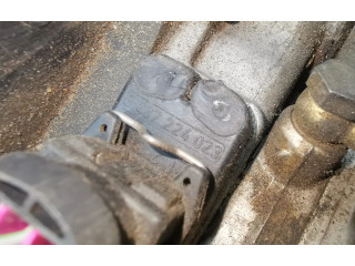 Vstřikovací lišta 0438121011, 026133353   Audi 80 90 B3     