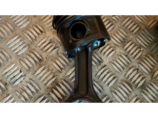 Píst    BMW 3 E90 E91  pro naftový motor 2.0 N47 