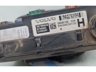   Pojistková skříňka 30786646   Volvo XC70 2007