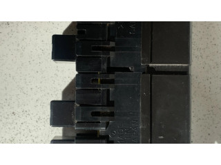   Pojistková skříňka 1567001020   Subaru Outback 2002