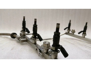 Vstřikovací lišta A2720701495, A2720701795   Mercedes-Benz SL R230  pro benzínový motor 3.5  