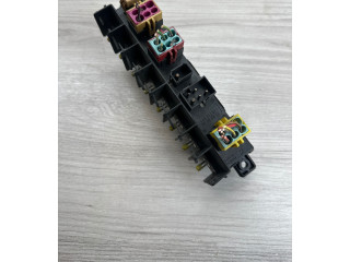   Pojistková skříňka 4A0941822, 896046   Audi A6 S6 C4 4A 1995