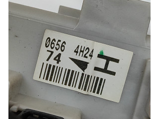   Pojistková skříňka 8273060080   Toyota Land Cruiser (J120) 2005