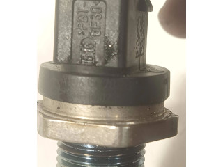 Vstřikovací lišta A0061537828   Mercedes-Benz E C207 W207    Om642 