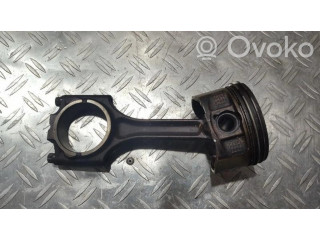 Píst 24520b   Volvo 850  pro benzínový motor 2.0  