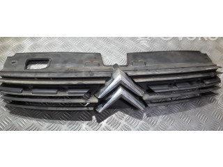 Передняя решётка Citroen C5 2001-2004 года 9636751980      