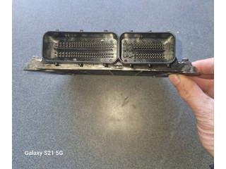 Pojistková skříňka Блок управления двигателем ECU 55575315   Opel Astra J 2010