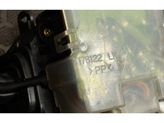 Радио/ проигрыватель CD/DVD / навигация 17B122   Mazda 626 1999