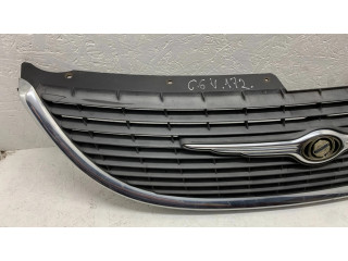 Передняя решётка Chrysler Grand Voyager IV 2001-2007 года 4857522AA      