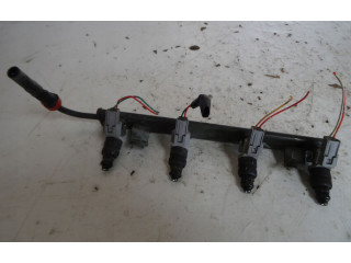 Топливная рампа MR988977   Mitsubishi Colt  