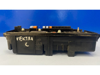 Блок предохранителей 13144708, 519065015   Opel Vectra C    