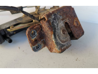 Замок багажника     Toyota Previa (XR30, XR40) II 2000 - 2006 года