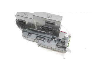 Блок предохранителей  A2049060105   Mercedes-Benz C W204    