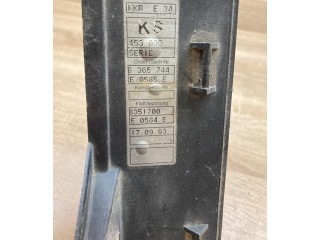   Pojistková skříňka 8365744, 8351700   BMW 5 E34 1988