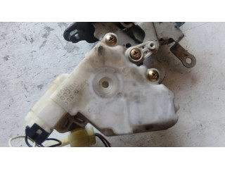 замок багажника 63100FE000, 050420    Subaru Impreza II 2001-2002 года