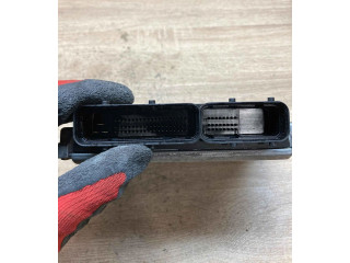 Блок управления двигателем Блок управления 24417198, 0281010273   Opel Omega B2
