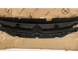 Передняя решётка Citroen Berlingo 2003-2007 года 9816749780      