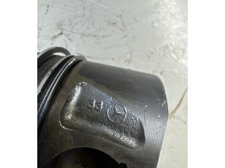 Píst 8340F   Mercedes-Benz ML W164    642.940 