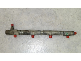 Vstřikovací lišta 13537805724   BMW 7 E38    M67 