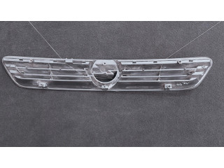 Передняя решётка Opel Astra G 1998-2009 года 90588120      