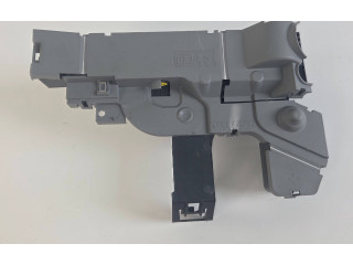   Pojistková skříňka 31473767, 32200086   Volvo V60 2018