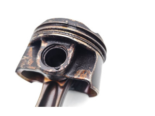 Píst B38B15A   BMW 2 F45    B38B15A 