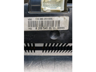 Přístrojová deska  Mercedes-Benz CLK A209 C209 2003 A2095403511, 110080251005  