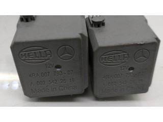   Pojistková skříňka 016706581, A0025422619   Mercedes-Benz E W212 2010