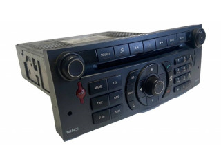Радио/ проигрыватель CD/DVD / навигация