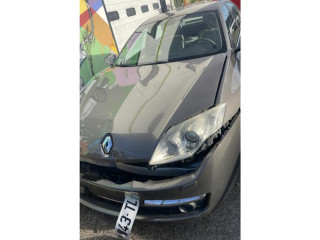   Pojistková skříňka    Renault Laguna III 2010