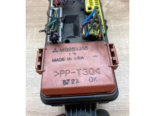 Блок предохранителей MB953355, MR193494   Mitsubishi Space Star    
