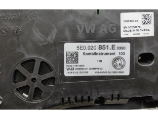 Přístrojová deska  Skoda Octavia Mk3 (5E) 2015 5E0920851E, 250899004  