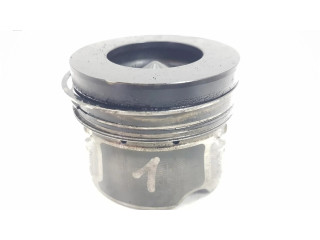 Píst 11258519401   BMW 2 F46  pro naftový motor 2.0  