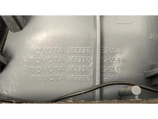 Задний фонарь левый 8155052130, 8156052020    Toyota Yaris   1999-2003 года