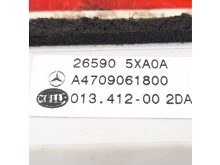 Дополнительный стоп сигнал Mercedes-Benz W470 4709061800, 4709064800 