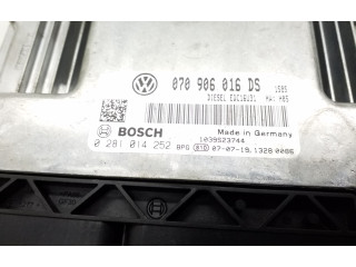 Řídící jednotka 070906016DS, 0281014252   Volkswagen Transporter - Caravelle T5 2006