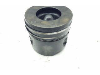 Píst 0628R1, PISTON RHR   Peugeot 307  pro benzínový motor 2.0  