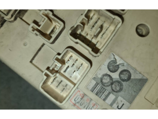   Pojistková skříňka 8273360032   Toyota Land Cruiser (J100) 2001
