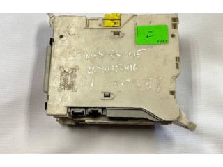   Pojistková skříňka 8267253040   Lexus  200-300 2005