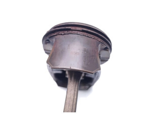 Píst A16XER   Opel Astra J    A16XER 