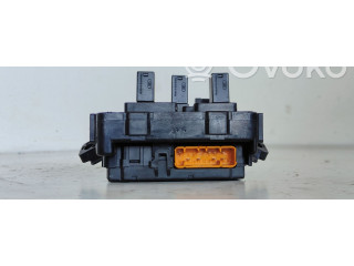 Блок предохранителей 8273005020   Toyota Avensis T220    