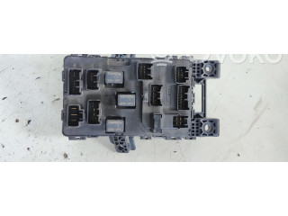 Блок предохранителей 8273005020   Toyota Avensis T220    