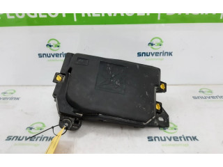 Блок предохранителей  284B88494R, 284B82945R   Renault Arkana    