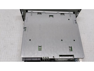 Радио/ проигрыватель CD/DVD / навигация
