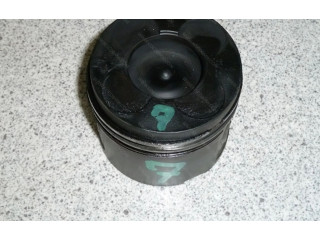 Píst 11252249993   BMW 7 E38    M67 