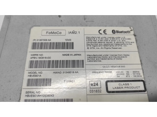 Радио/ проигрыватель CD/DVD / навигация