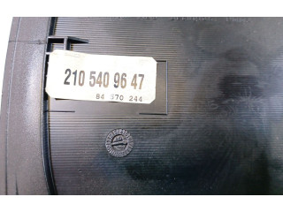 Přístrojová deska  Mercedes-Benz E W210 1997   